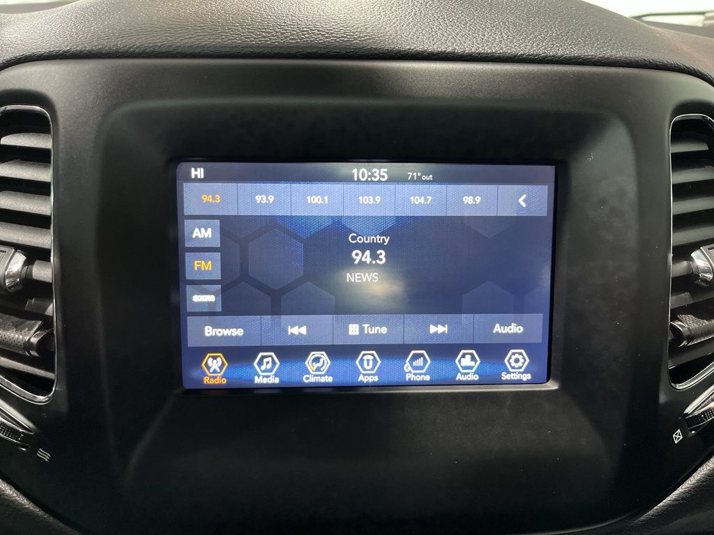 Used 2018 Jeep Compass Latitude w/ Popular Equipment Group FWD image 21