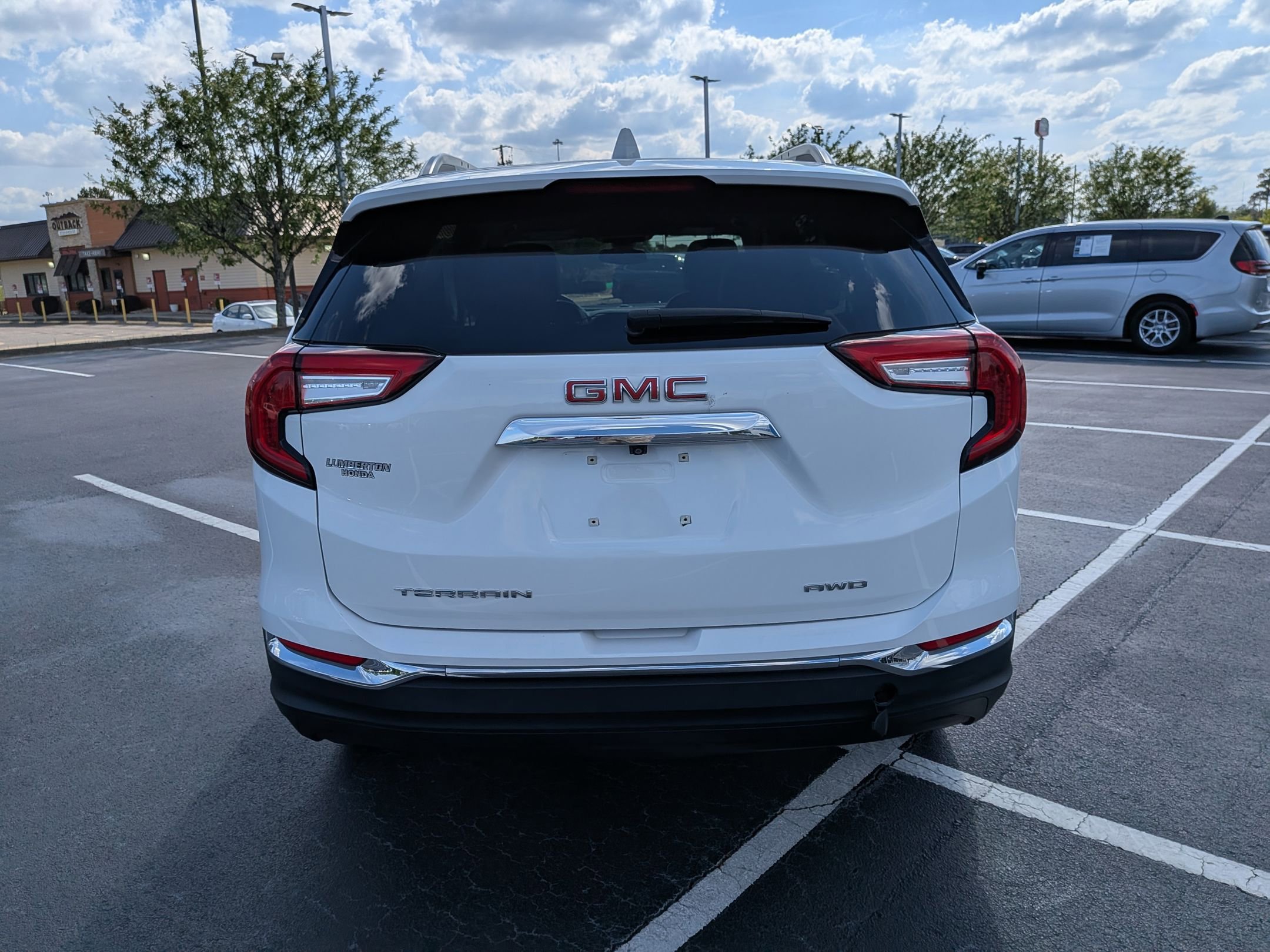 Used 2024 GMC Terrain SLT AWD/4WD image 4