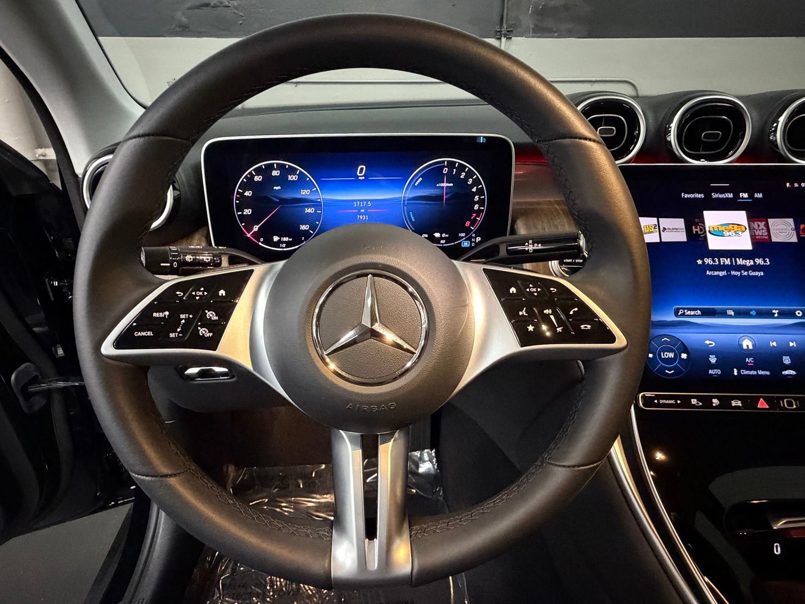 Used 2025 Mercedes-Benz GLC 350e 4MATIC image 28