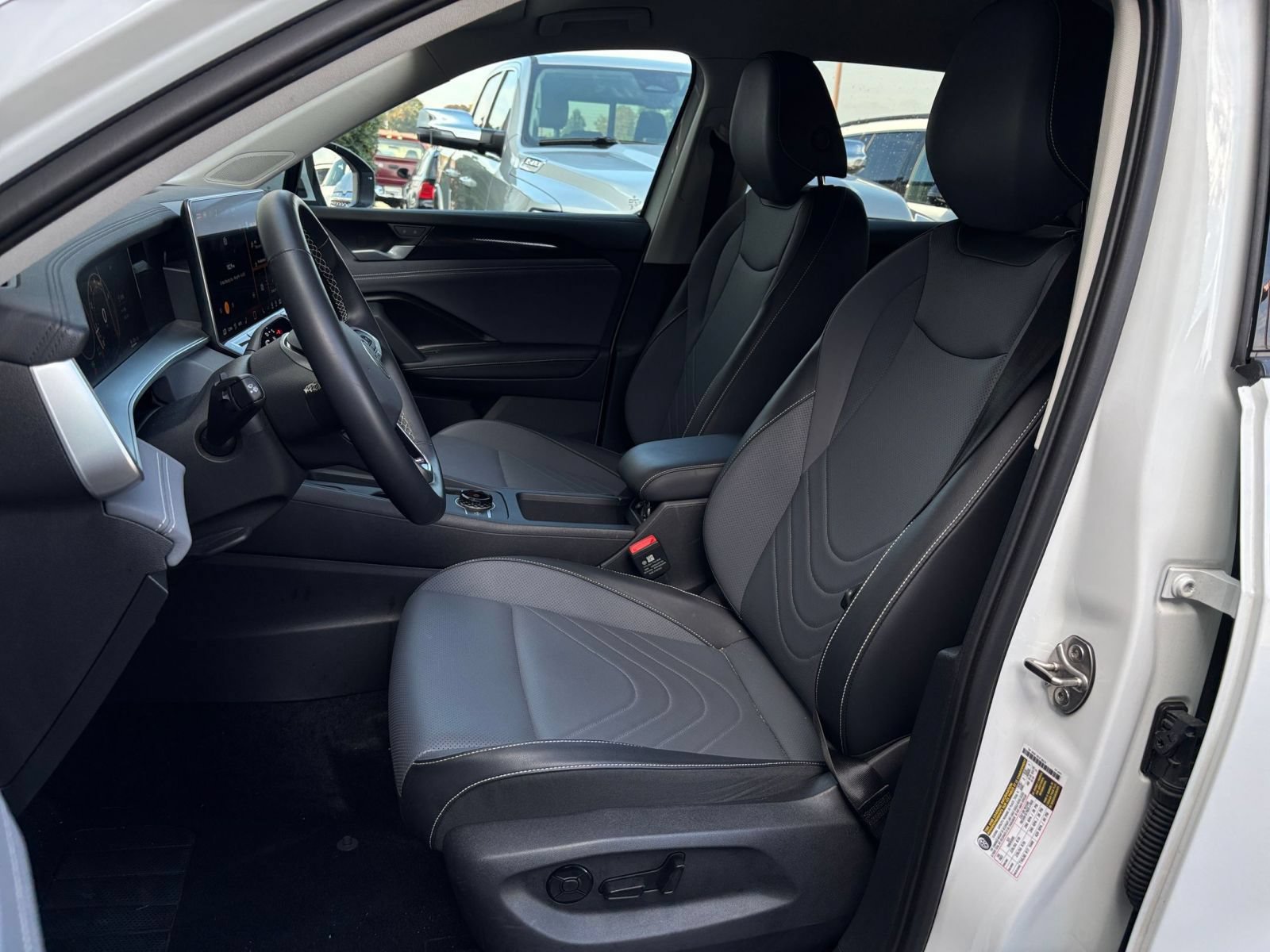 Used 2026 Volkswagen Tiguan SE AWD/4WD image 37