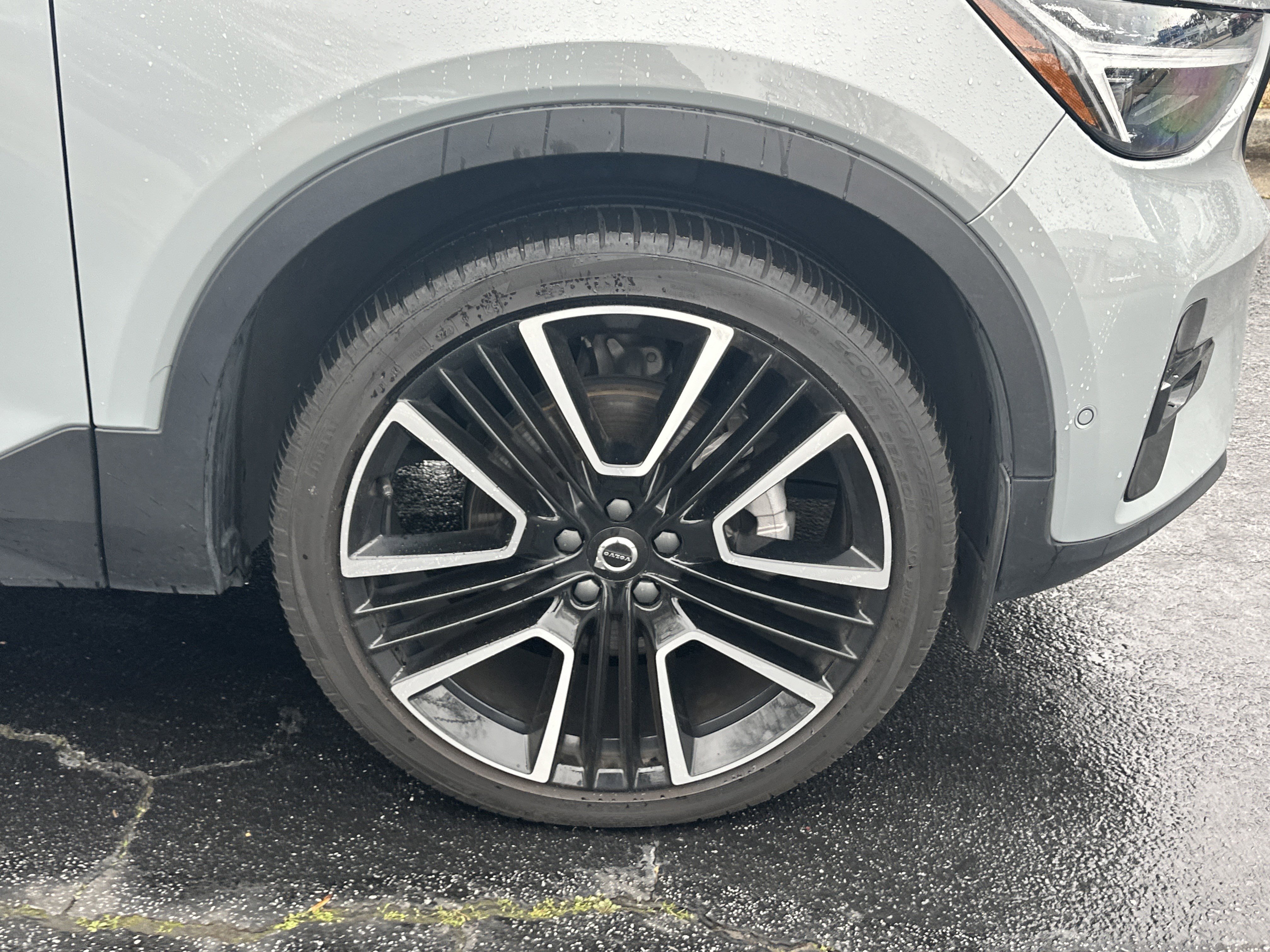 Used 2025 Volvo XC40 B5 Ultra image 15