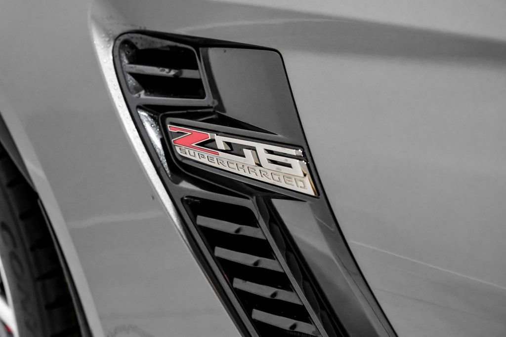 Used 2015 Chevrolet Corvette Z06 w/ 2LZ Preferred Equipment Group image 37