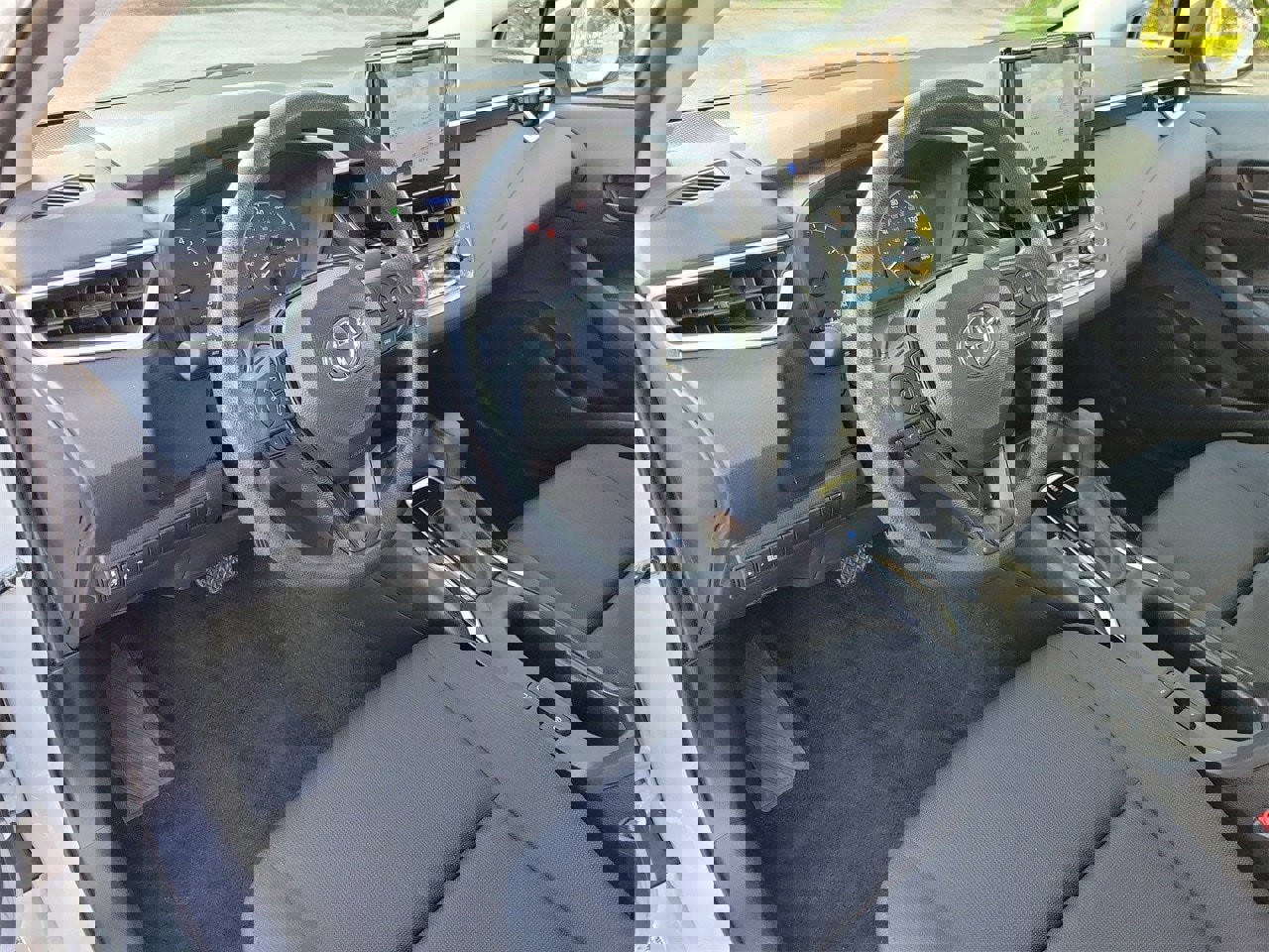 Used 2025 Toyota Corolla LE image 15