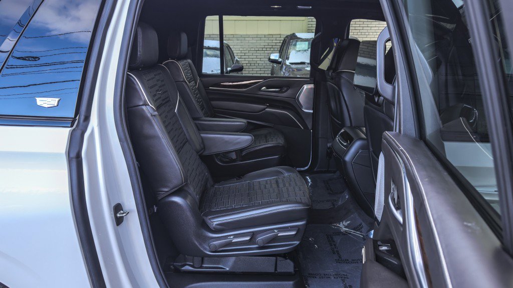 Used 2022 Cadillac Escalade ESV Sport Platinum w/ Heavy-Duty Trailer Package image 24