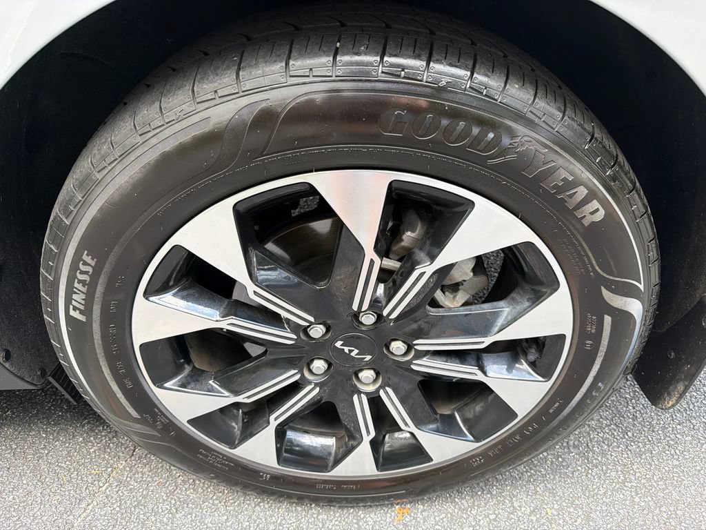 Used 2024 Kia Carnival EX FWD image 19