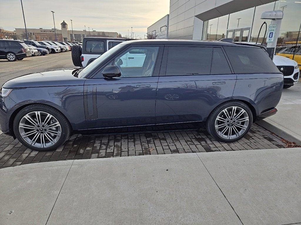 Used 2025 Land Rover Range Rover Long Wheelbase SE image 8