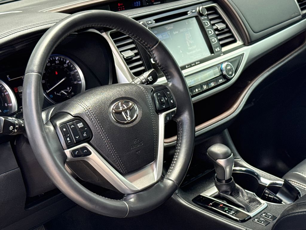 Used 2019 Toyota Highlander XLE FWD image 20