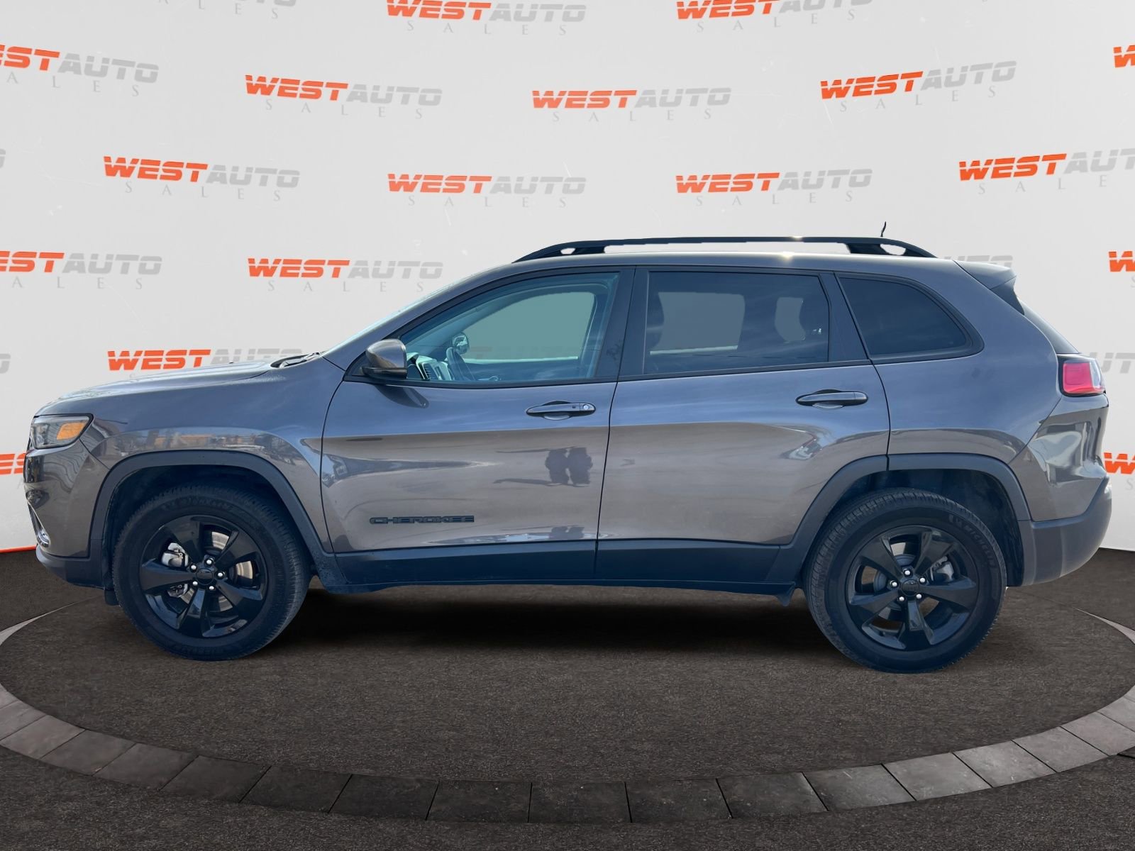 Used 2019 Jeep Cherokee Latitude Plus image 2