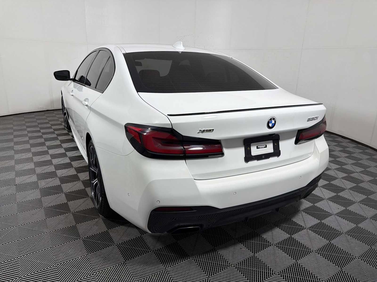 Used 2023 BMW 530i xDrive w/ M Sport Package AWD/4WD image 5
