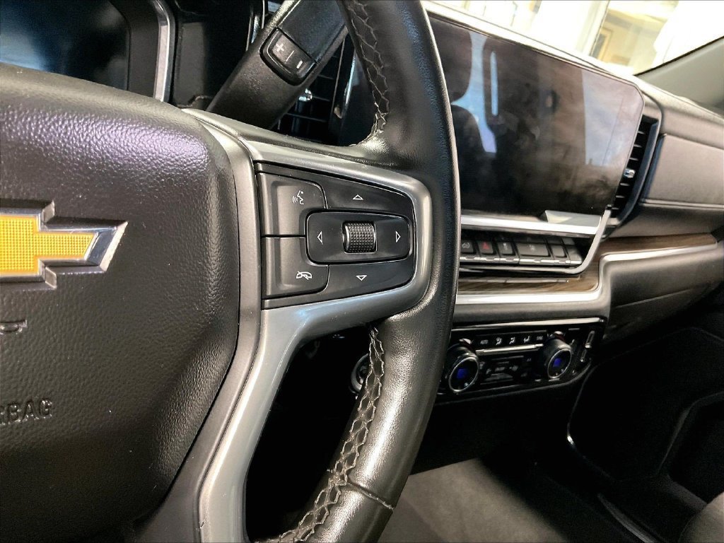 Used 2024 Chevrolet Silverado 1500 LT AWD/4WD image 23