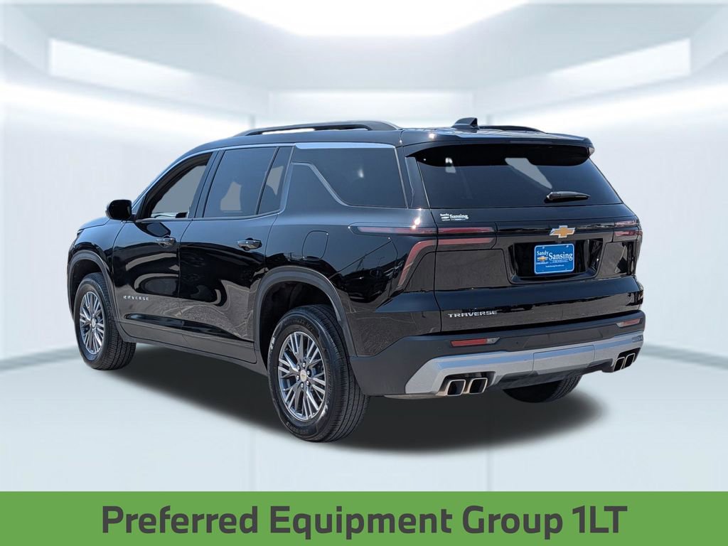 Used 2025 Chevrolet Traverse LT FWD image 4