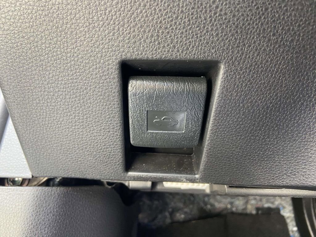 Used 2025 Toyota Corolla LE FWD image 27