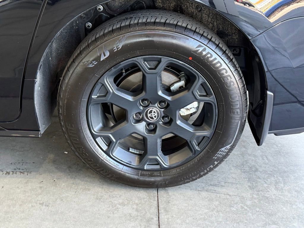 Certified 2025 Toyota Sienna XLE Woodland Edition image 18