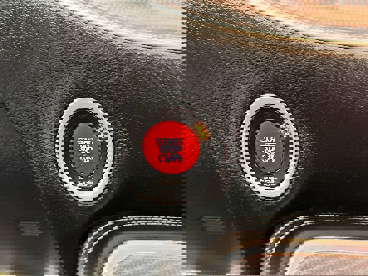 Used 2015 Dodge Challenger SRT Hellcat image 28