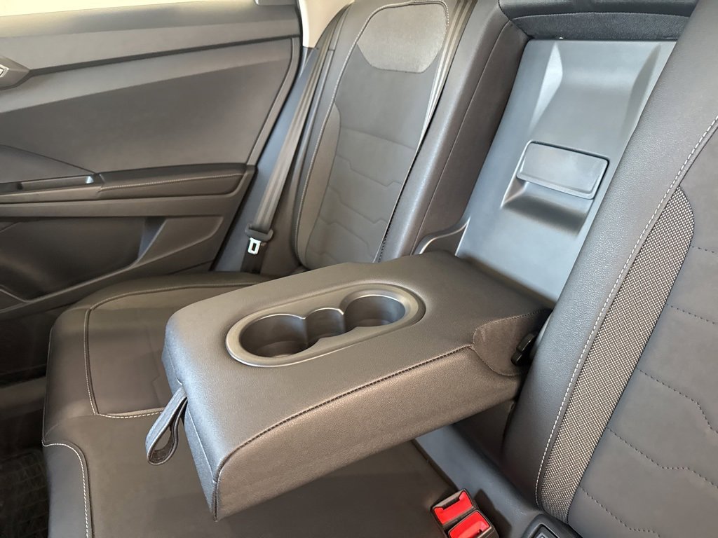 Certified 2025 Volkswagen Taos SE image 29