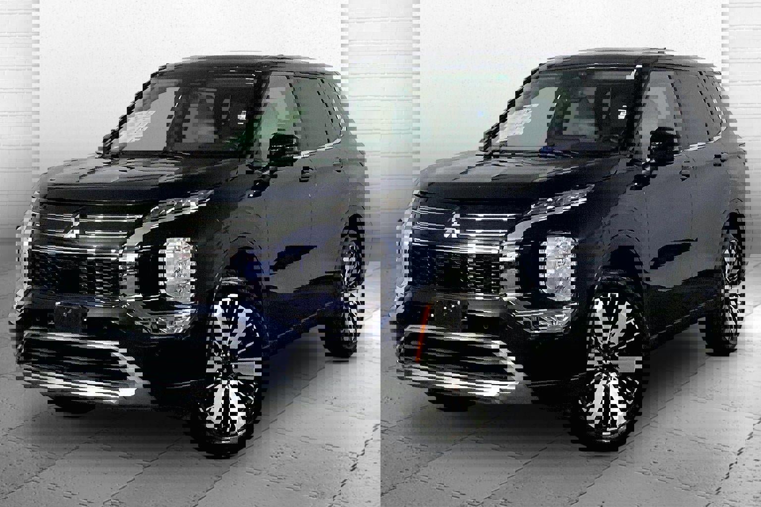 Used 2025 Mitsubishi Outlander SE image 12