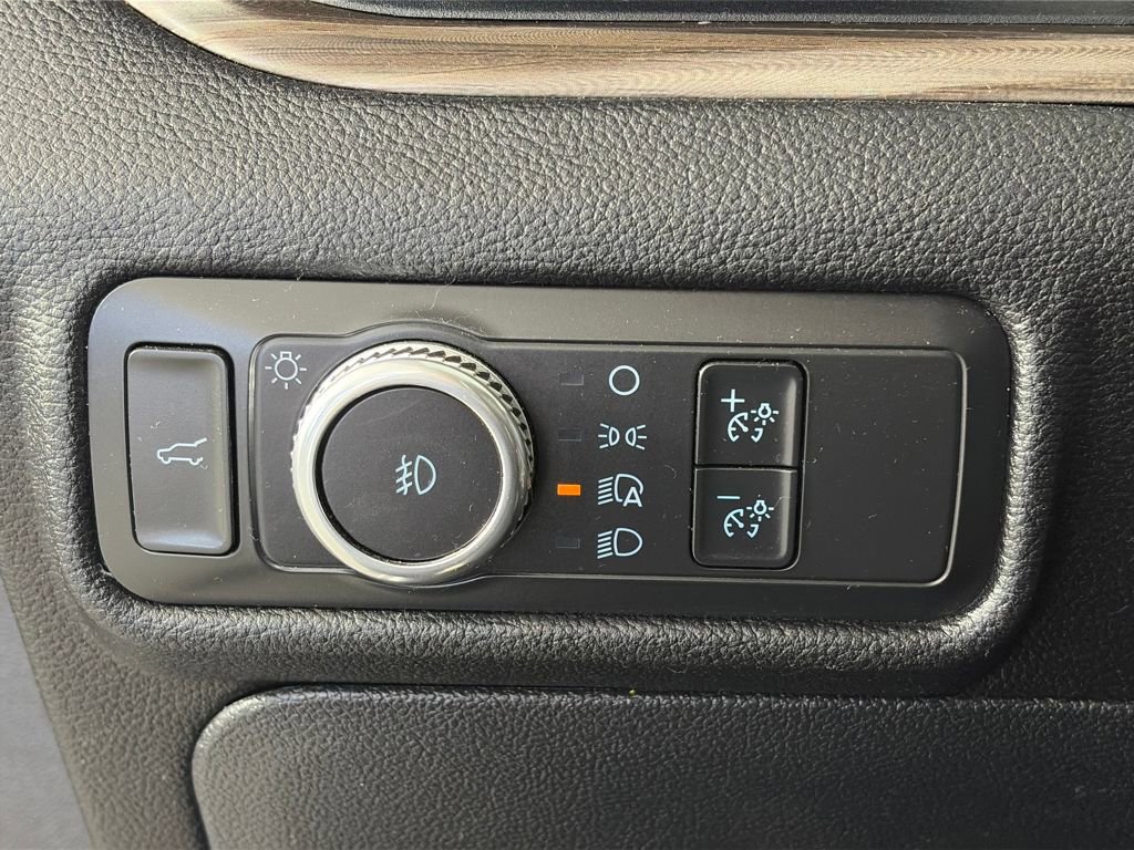 Used 2022 Ford Explorer Limited image 24