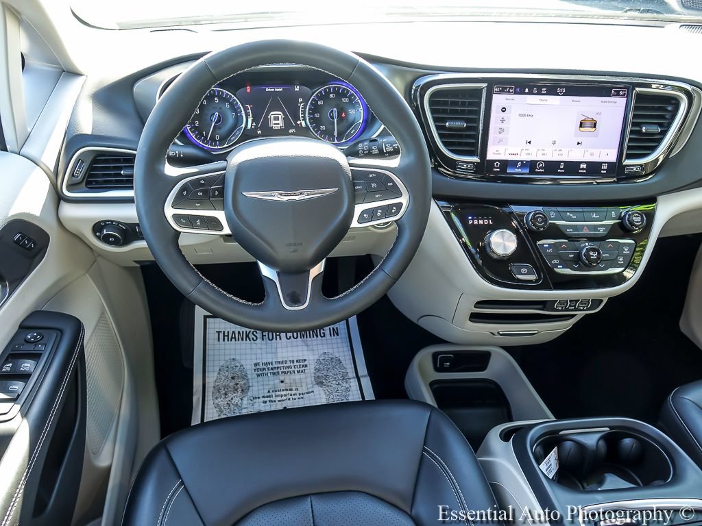 Used 2024 Chrysler Pacifica Touring-L FWD image 16