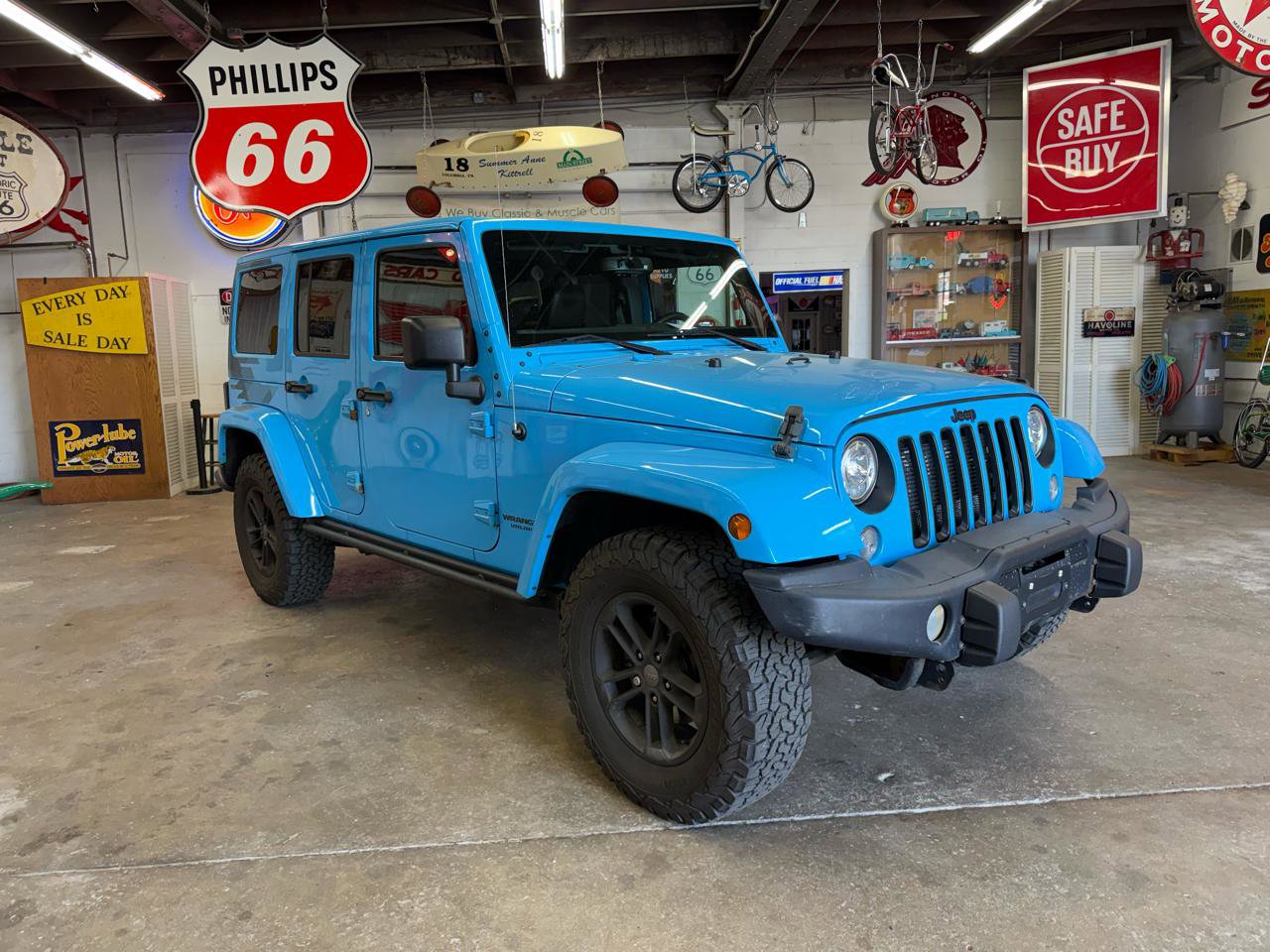 Used 2017 Jeep Wrangler Unlimited Sahara AWD/4WD image 7
