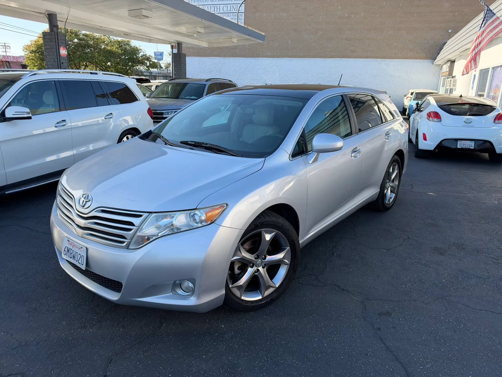 Used 2010 Toyota Venza w/ Leather Pkg FWD image 2