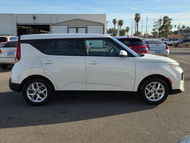 Used 2022 Kia Soul LX w/ Technology Package video 4