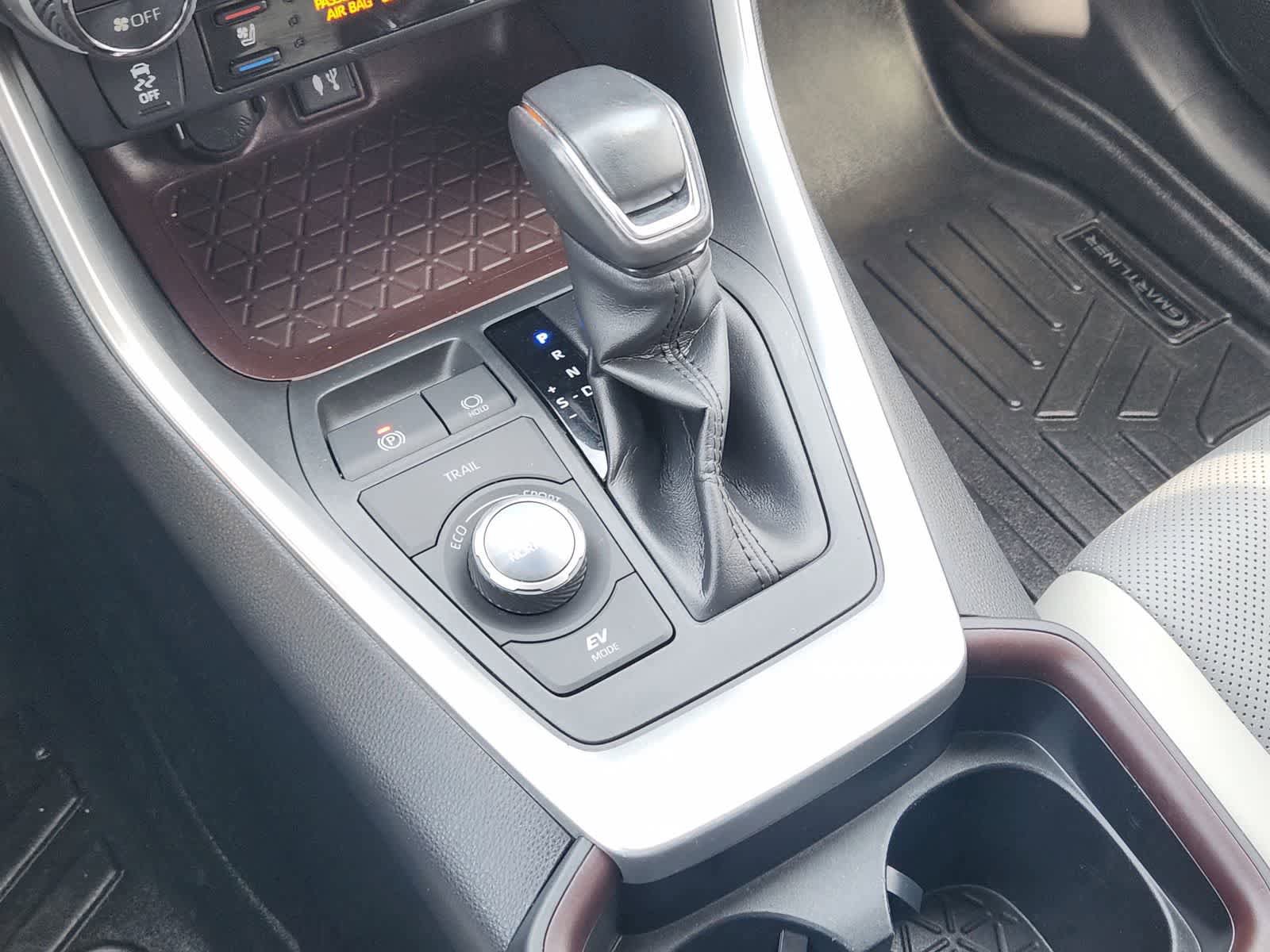 Used 2019 Toyota RAV4 Limited w/ Limited Grade Weather Package AWD/4WD image 18