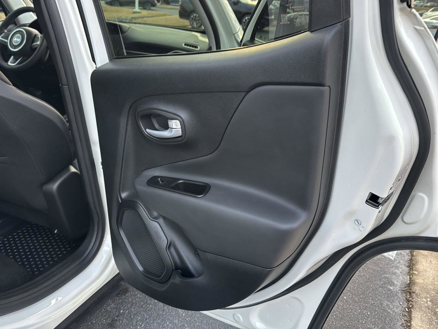 Used 2023 Jeep Renegade Altitude image 13