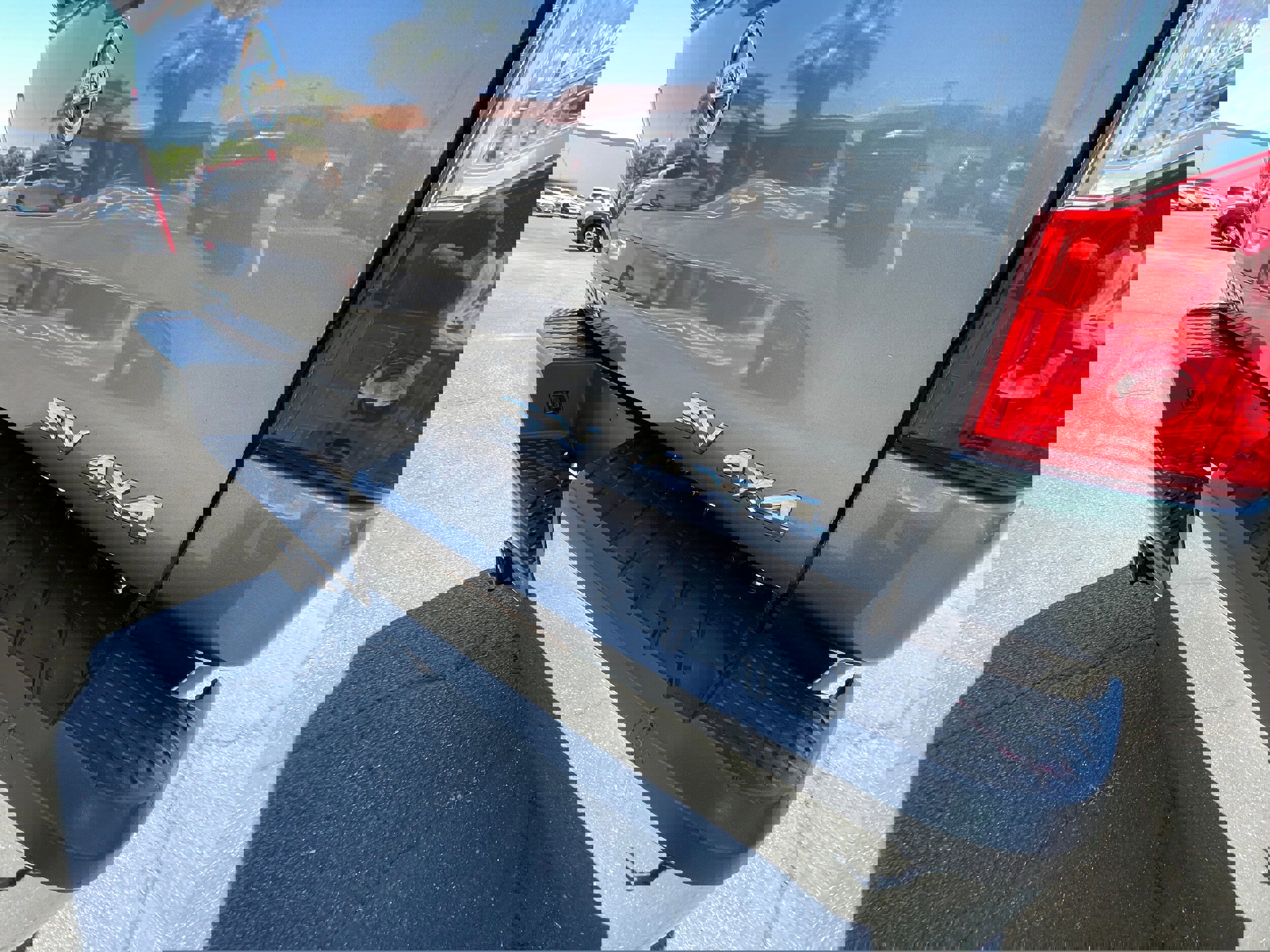 Used 2018 Nissan Titan SV image 12