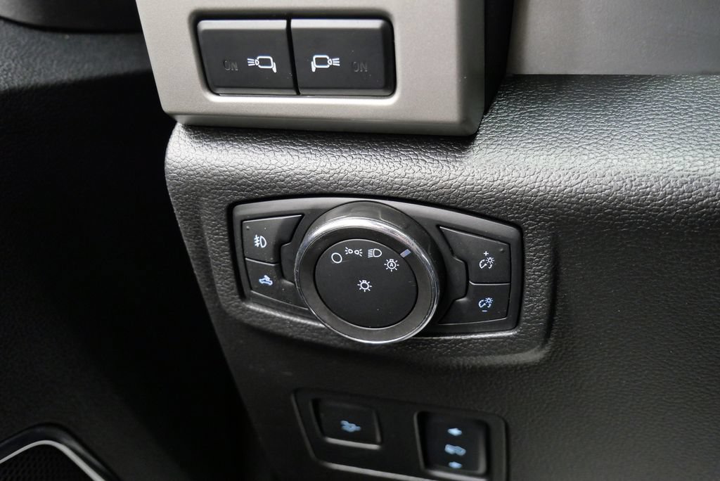 Used 2017 Ford F250 Lariat w/ Lariat Ultimate Package AWD/4WD image 27