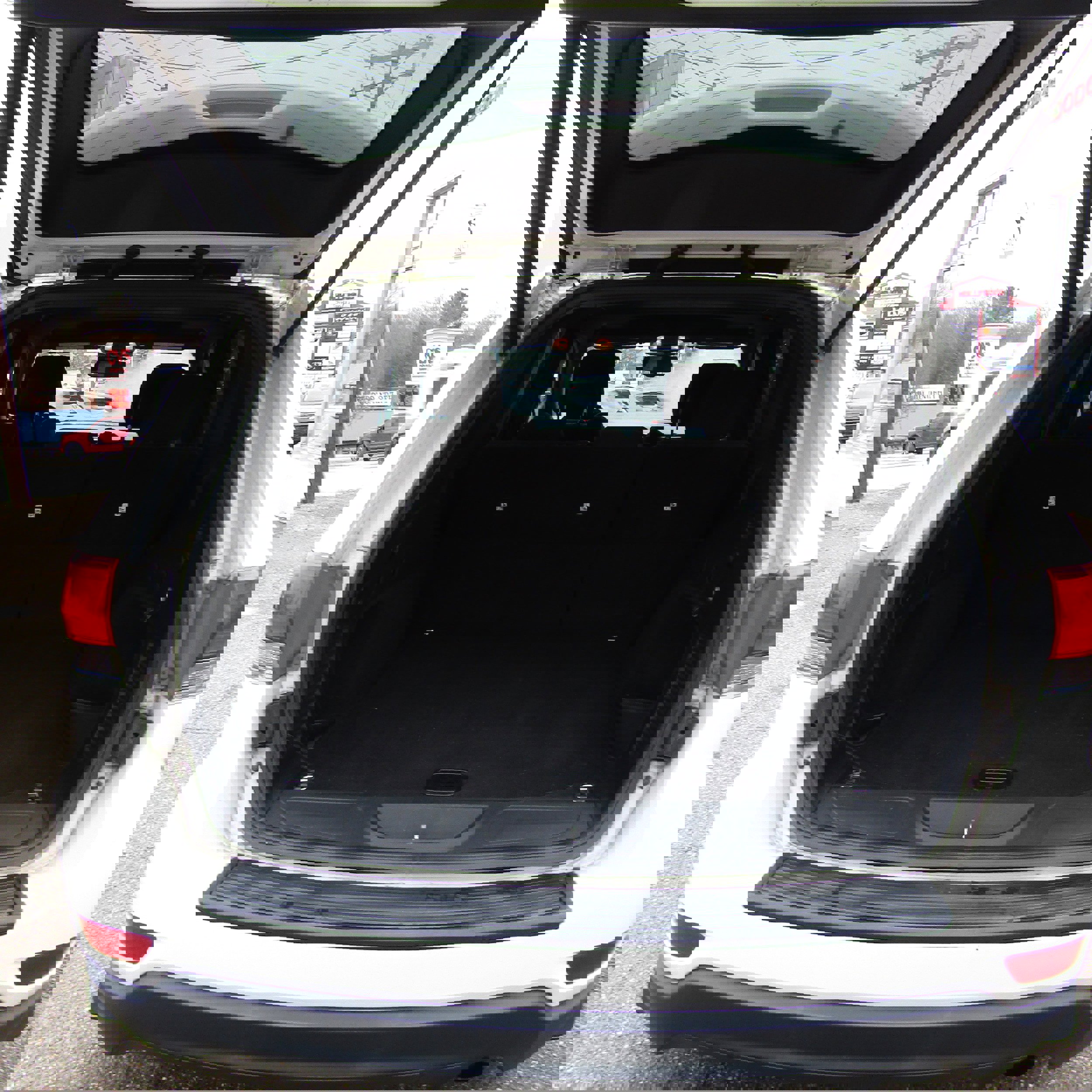 Used 2014 Jeep Grand Cherokee Laredo w/ Security & Convenience Group image 9