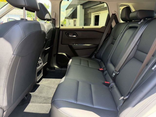 Used 2023 Nissan Rogue SV w/ SV Premium B Package AWD/4WD image 15