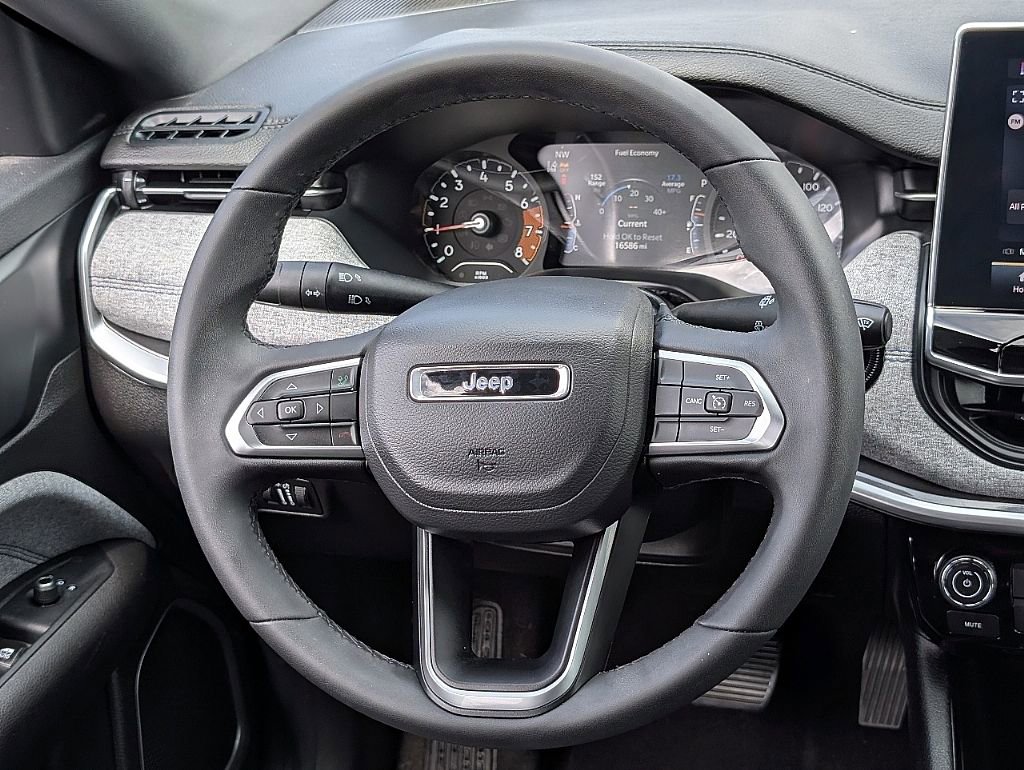 Used 2024 Jeep Compass Latitude AWD/4WD image 25