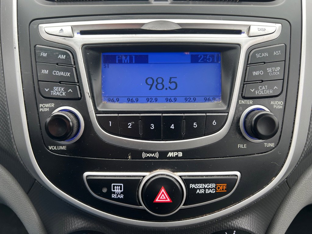 Used 2013 Hyundai Accent GLS FWD image 21