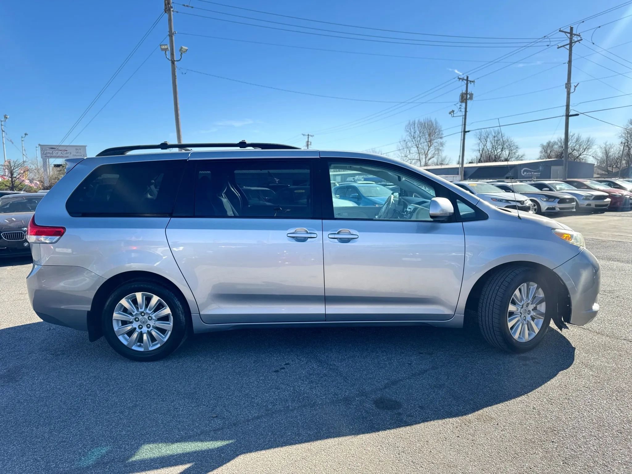 Used 2012 Toyota Sienna XLE image 2