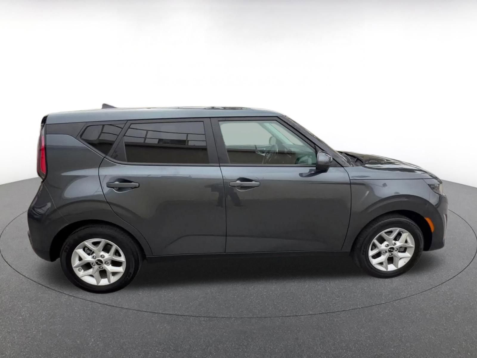 Used 2025 Kia Soul LX w/ LX Technology Package FWD image 16