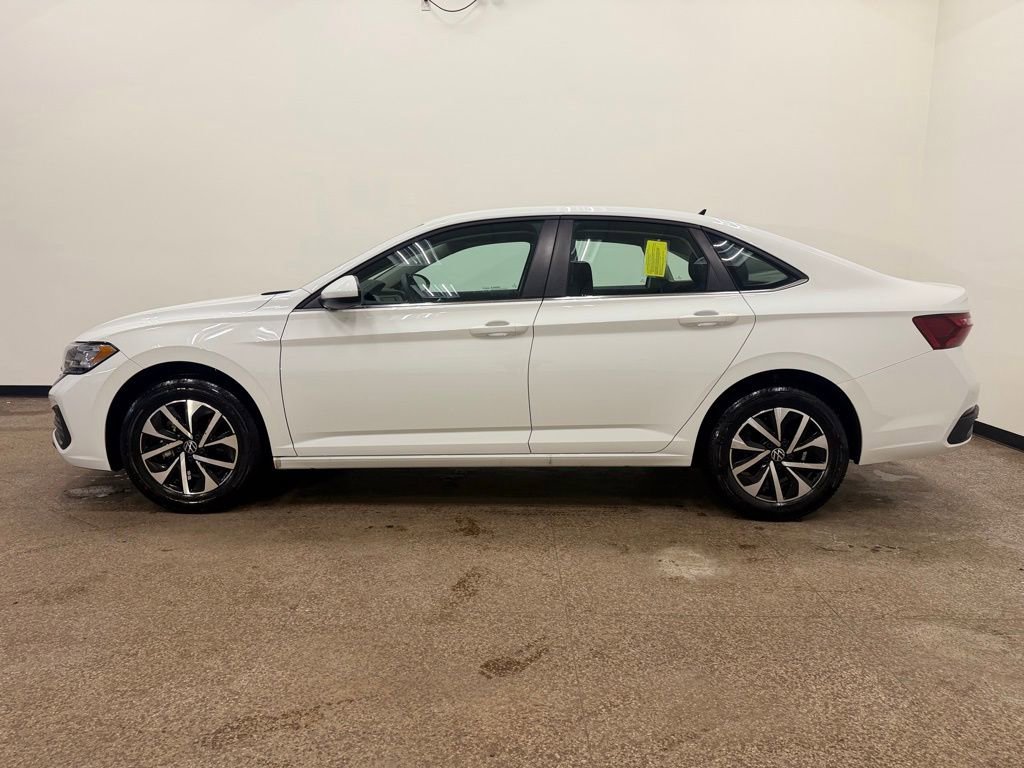Used 2024 Volkswagen Jetta S image 2