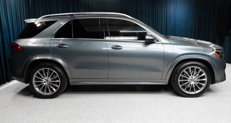 Certified 2025 Mercedes-Benz GLE 450e 4MATIC image 4