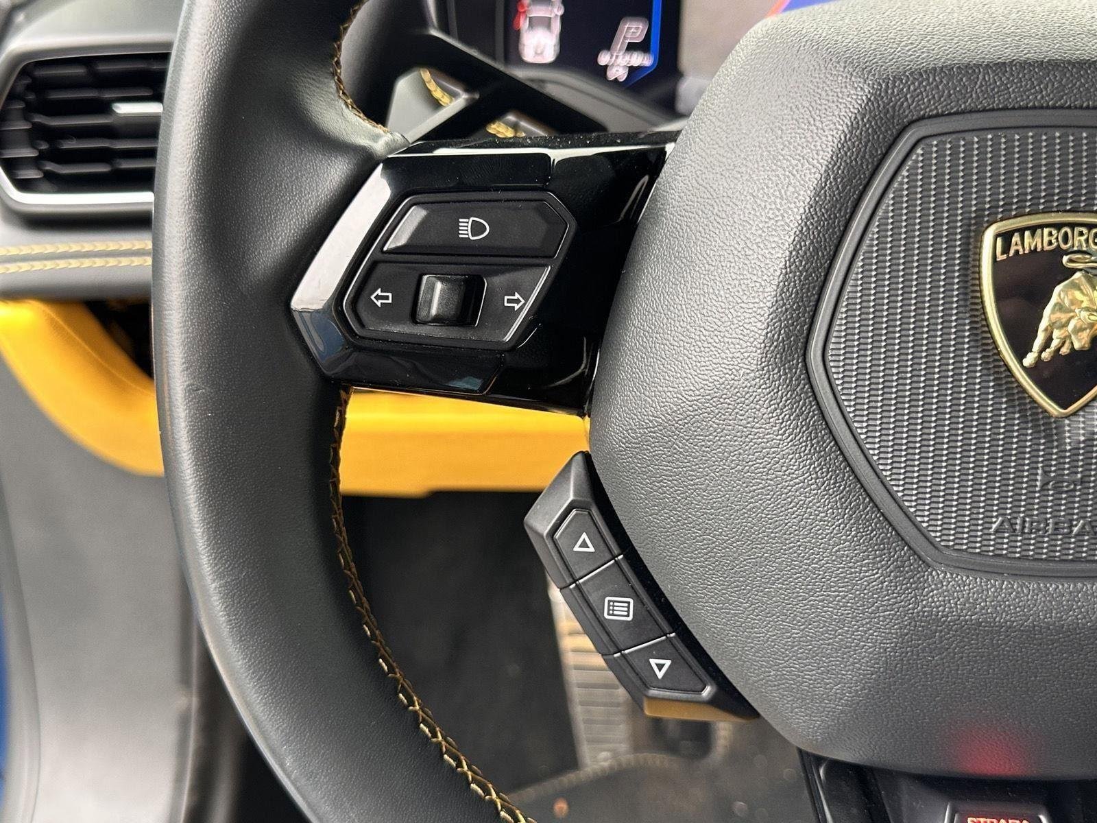 Used 2020 Lamborghini Huracan EVO RWD image 34