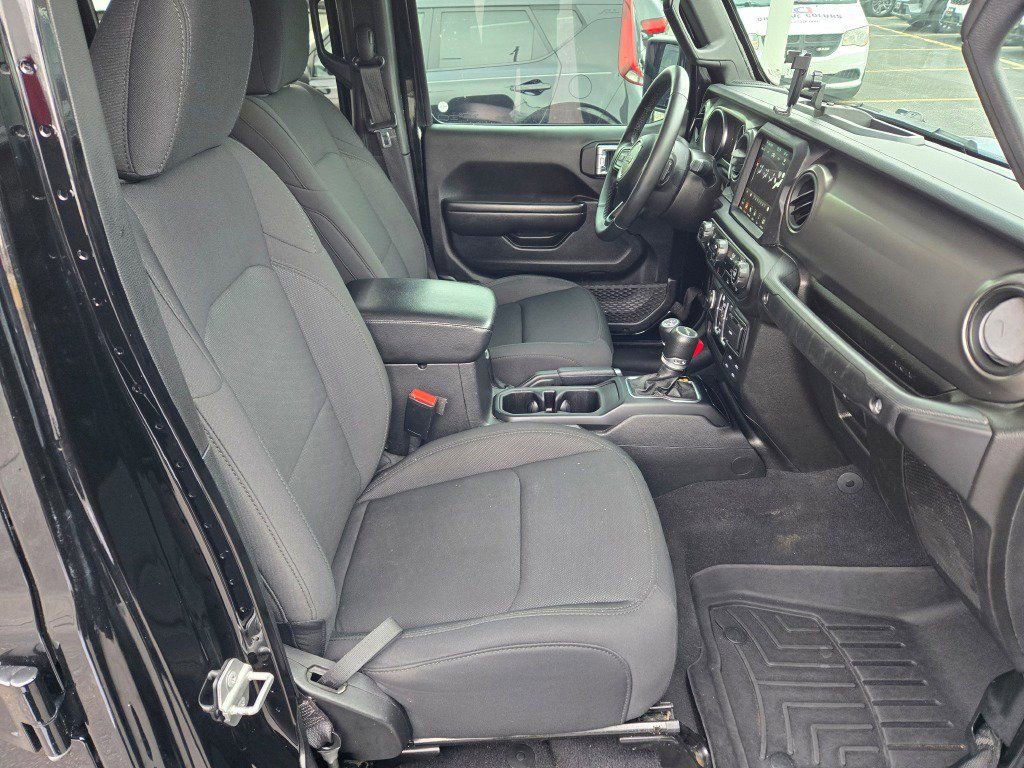 Used 2021 Jeep Gladiator Willys AWD/4WD image 5
