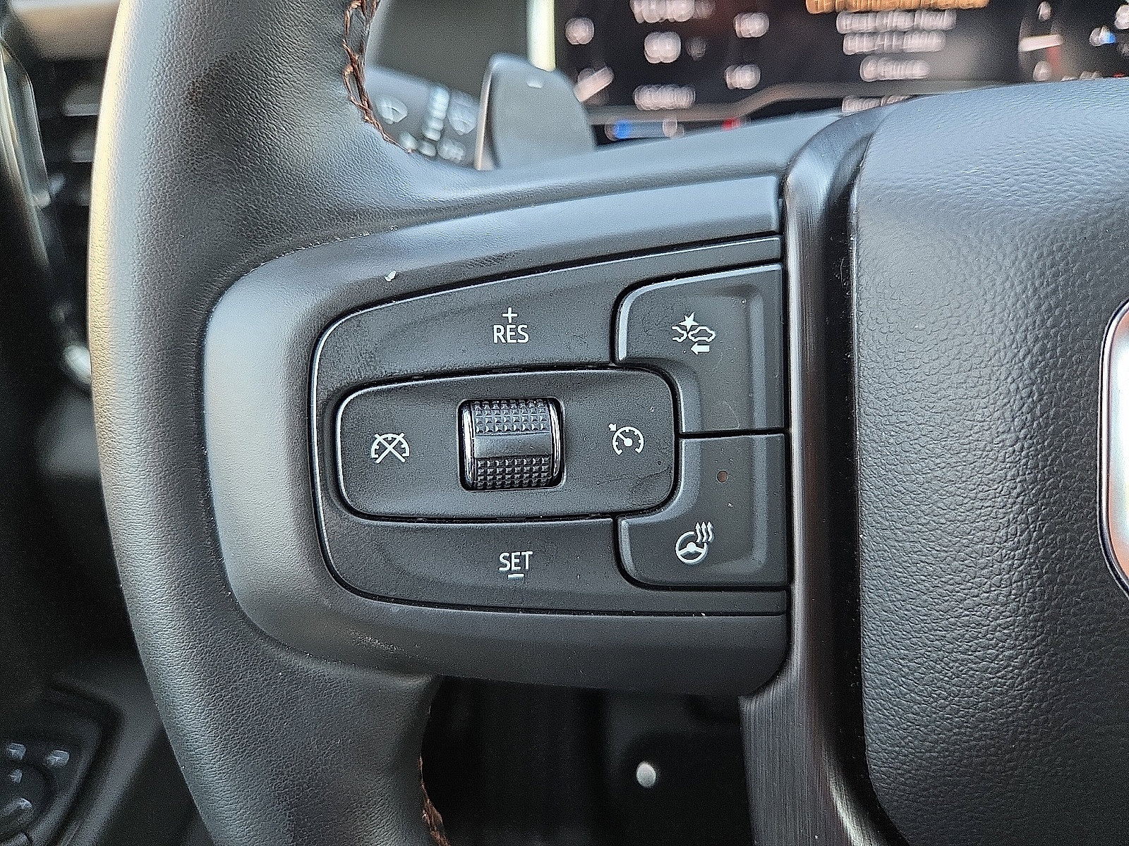 Used 2024 GMC Sierra 1500 AT4 w/ Technology Package AWD/4WD image 12