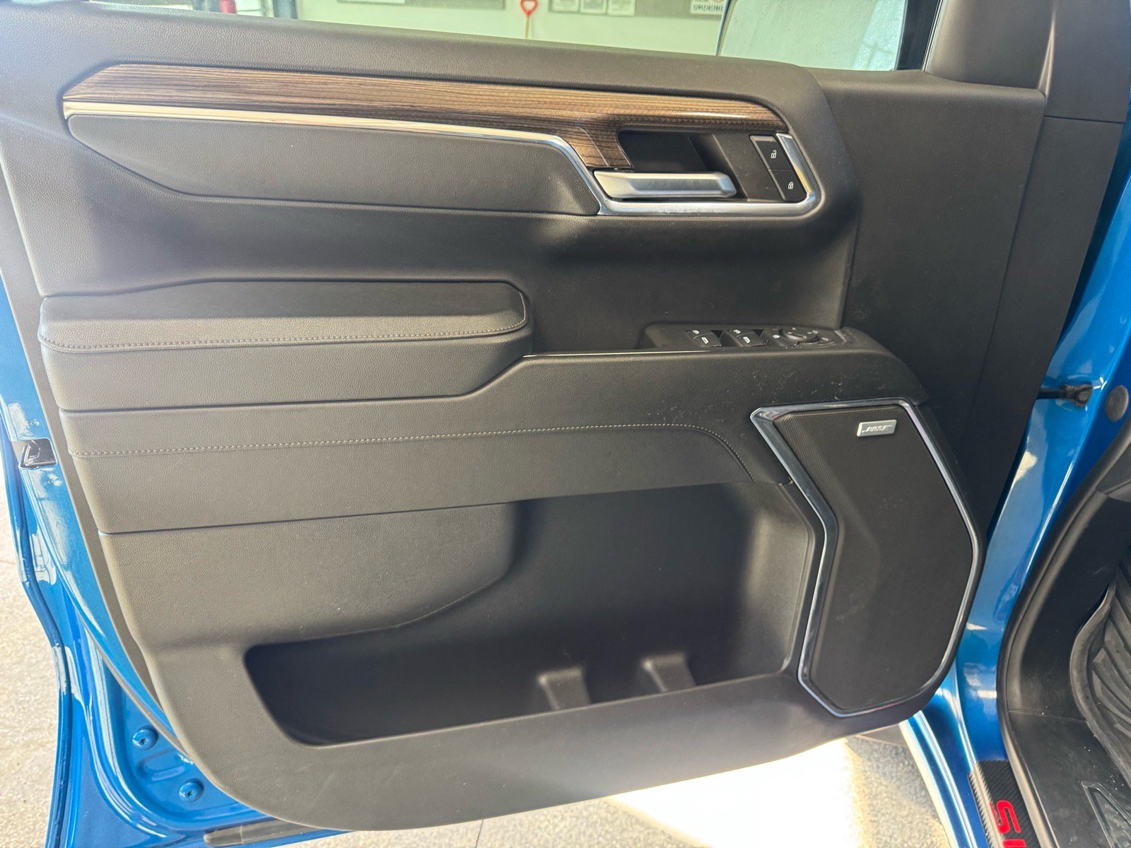 Used 2024 Chevrolet Silverado 1500 LT Trail Boss w/ LT Trail Boss Premium Package AWD/4WD image 13