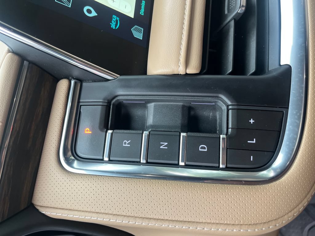 Used 2023 Chevrolet Tahoe Premier AWD/4WD image 25