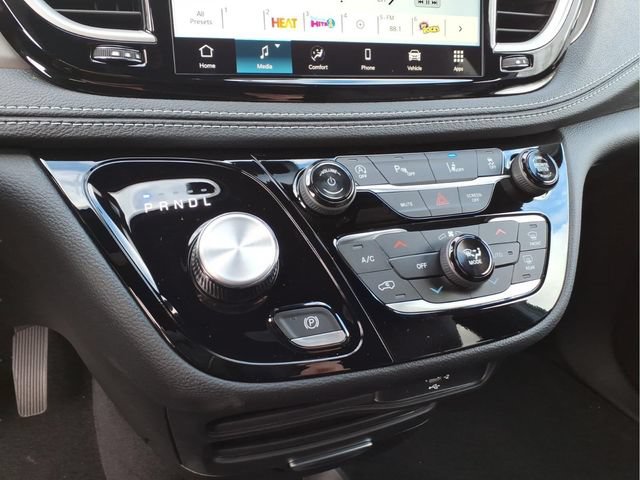 New 2026 Chrysler Pacifica Select FWD image 21