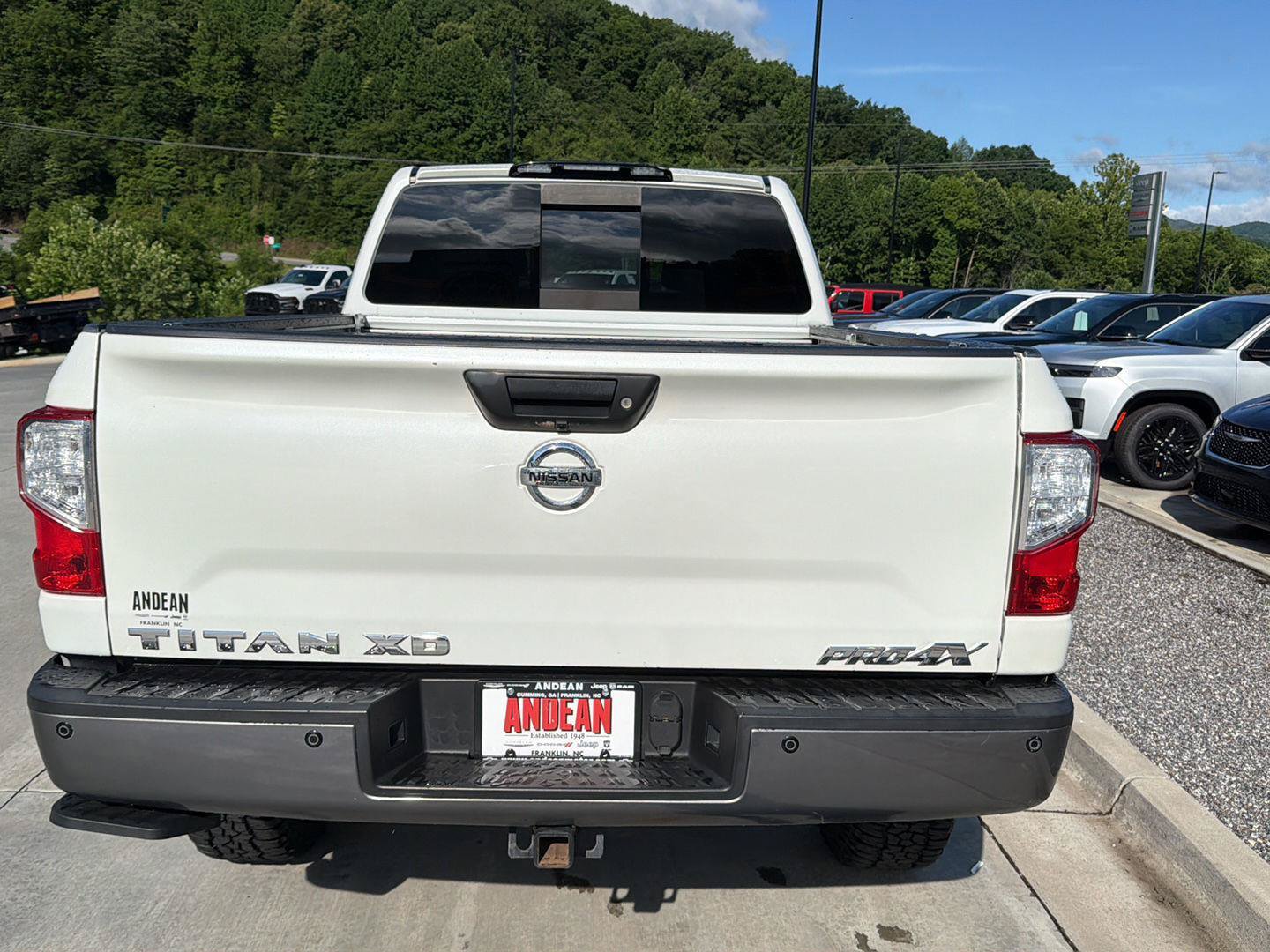 Used 2017 Nissan Titan PRO-4X AWD/4WD image 4