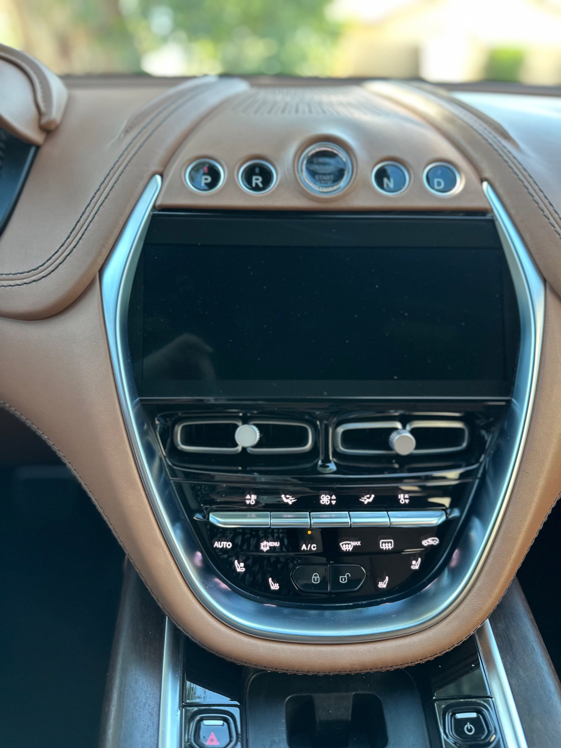 Used 2021 Aston Martin DBX AWD/4WD image 31