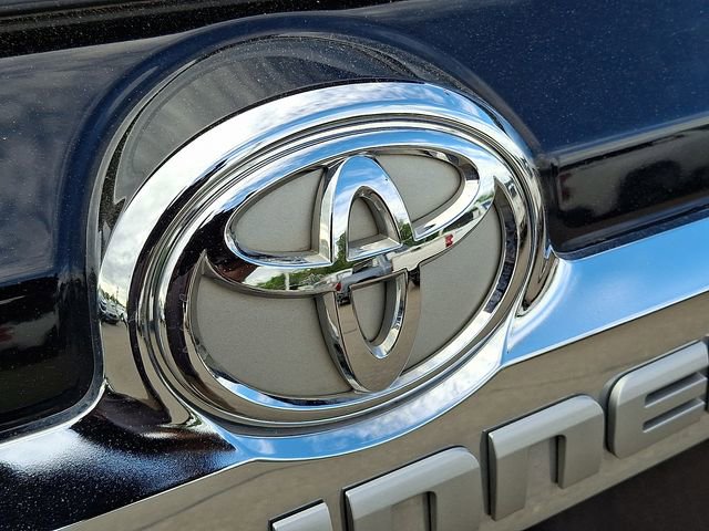 Used 2022 Toyota 4Runner Limited AWD/4WD image 25