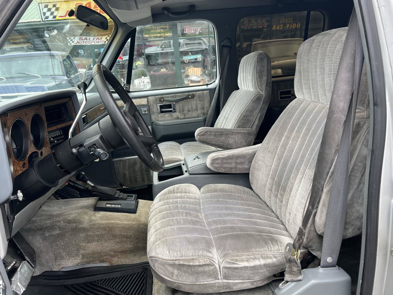 Used 1989 GMC Suburban 4WD image 6