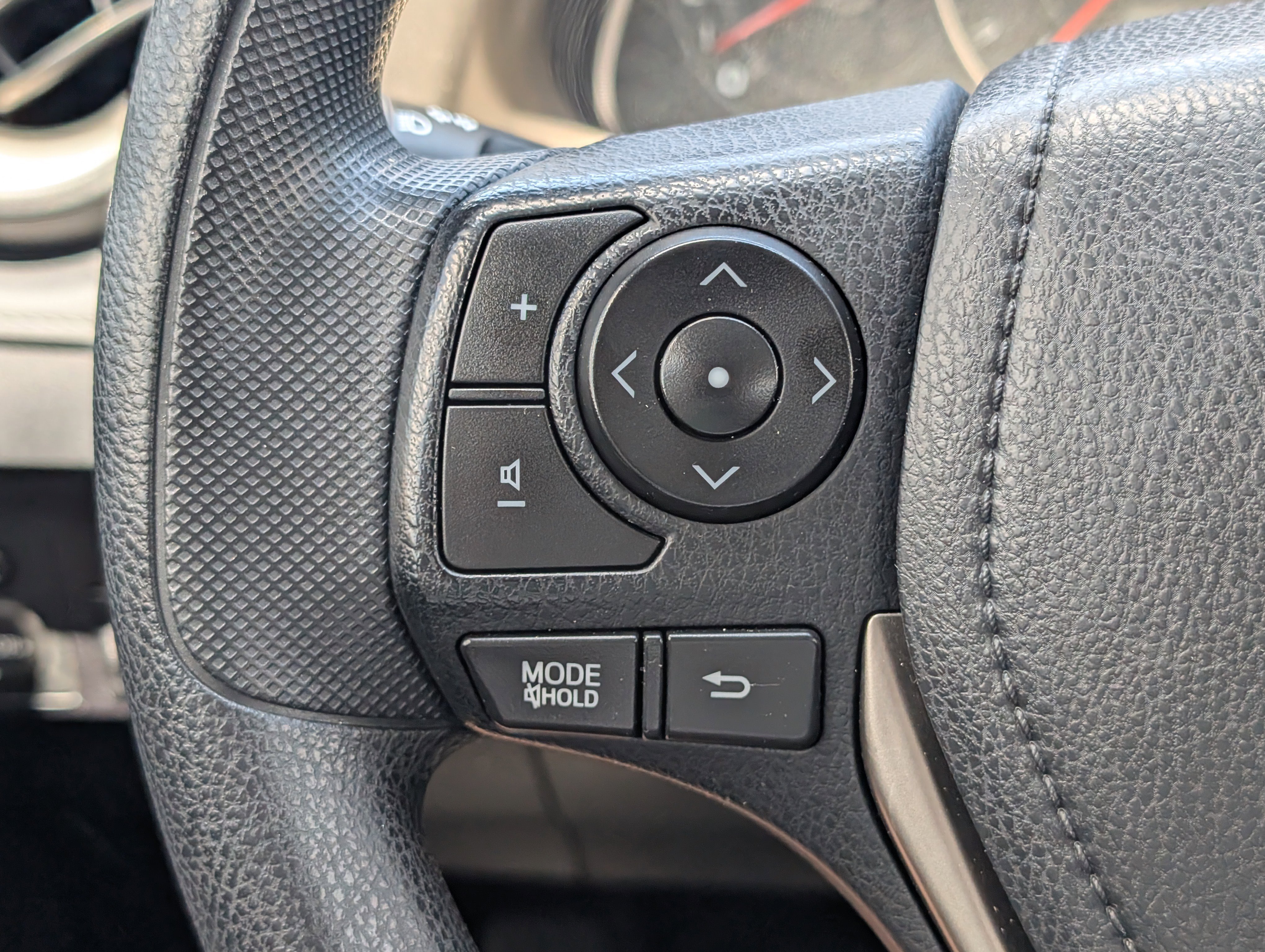 Used 2015 Toyota RAV4 LE FWD image 15