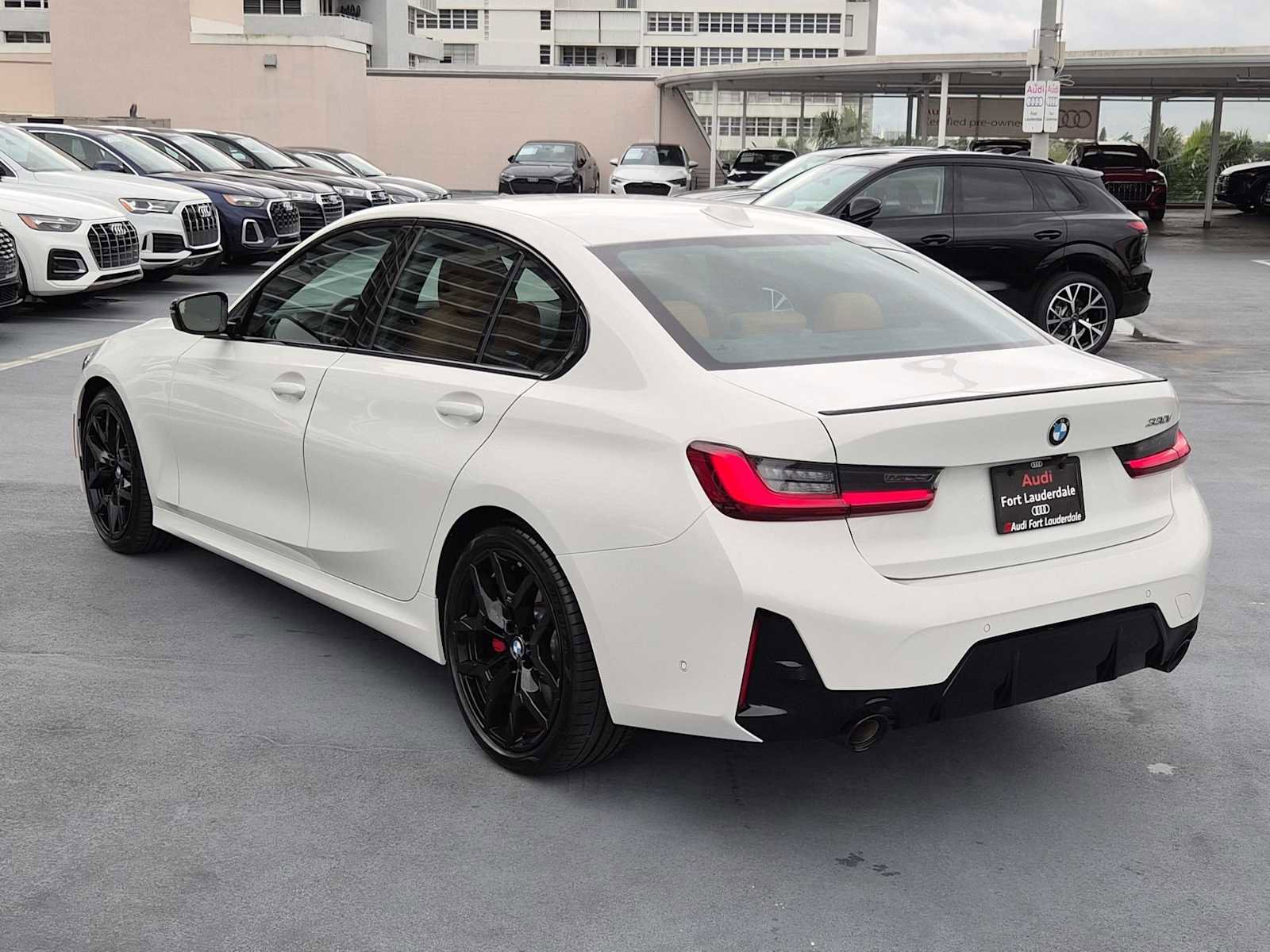 Used 2026 BMW 330i Sedan w/ M Sport Package image 4