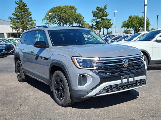 New 2026 Volkswagen Atlas Peak Edition image 1